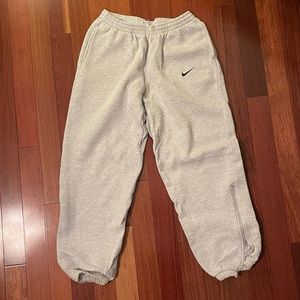 nike gray oregon issue sweatpants, size large